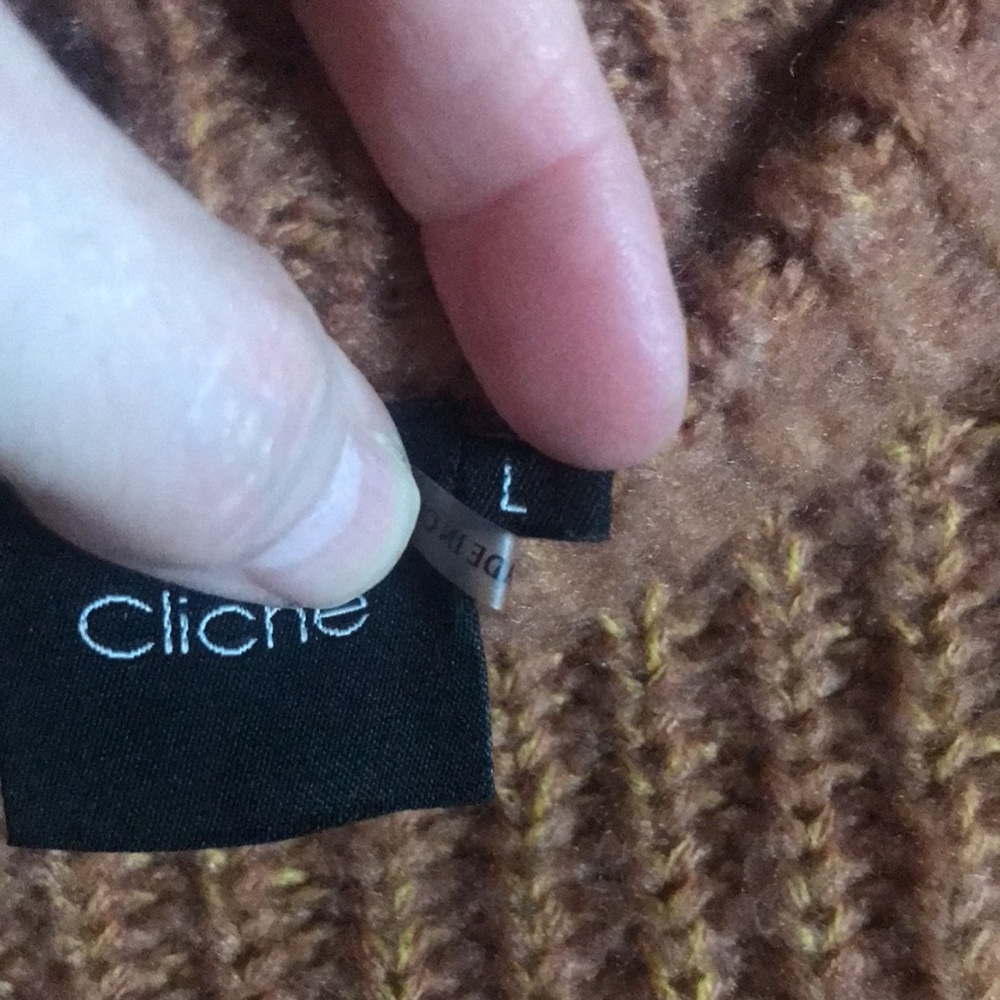 Cliche Sweater With Color Blocking - image 6